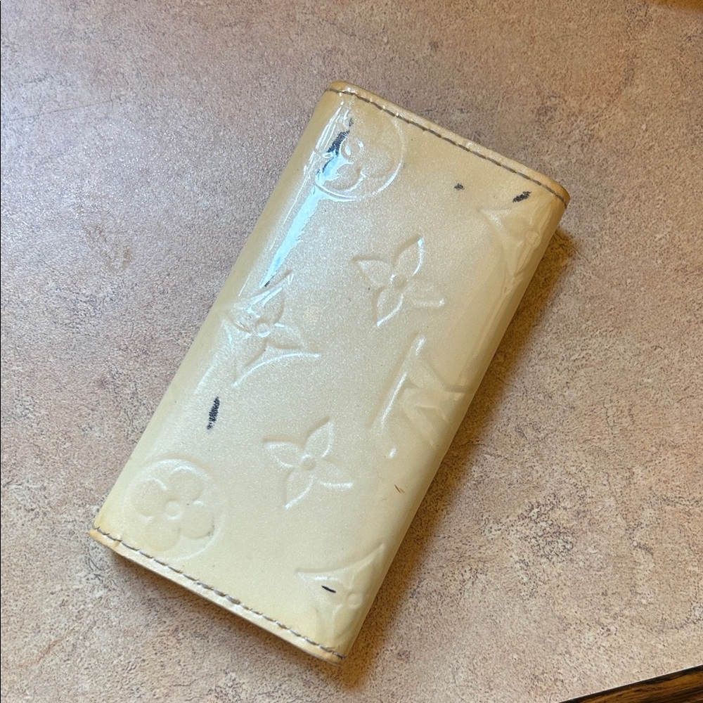Louis Vuitton Beige Monogram Key Case - Picture 2 of 5